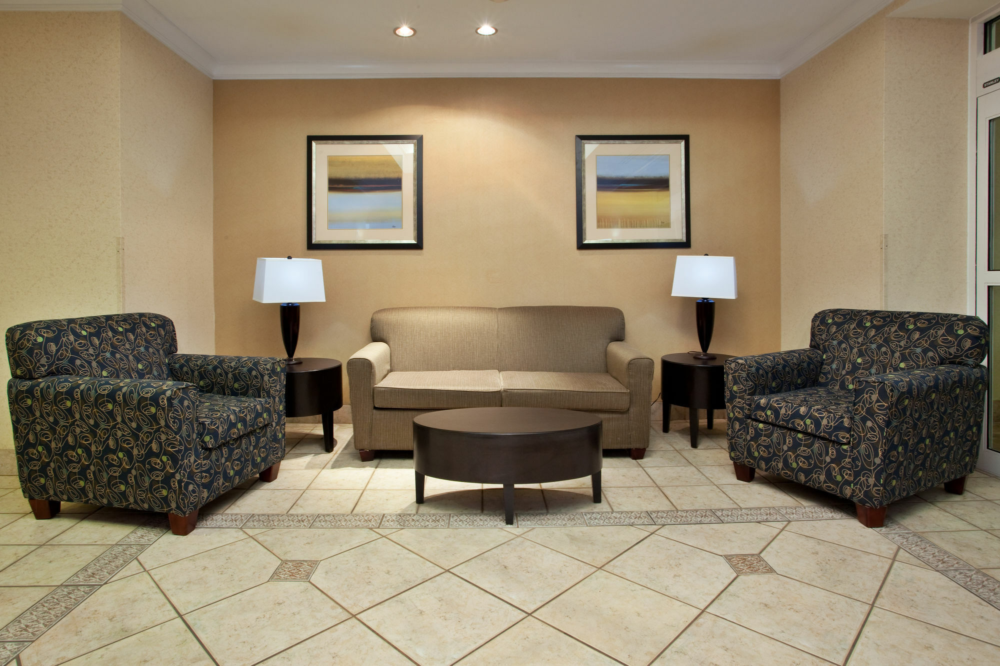 Holiday Inn Express Hotel & Suites Dublin By Ihg Zewnętrze zdjęcie